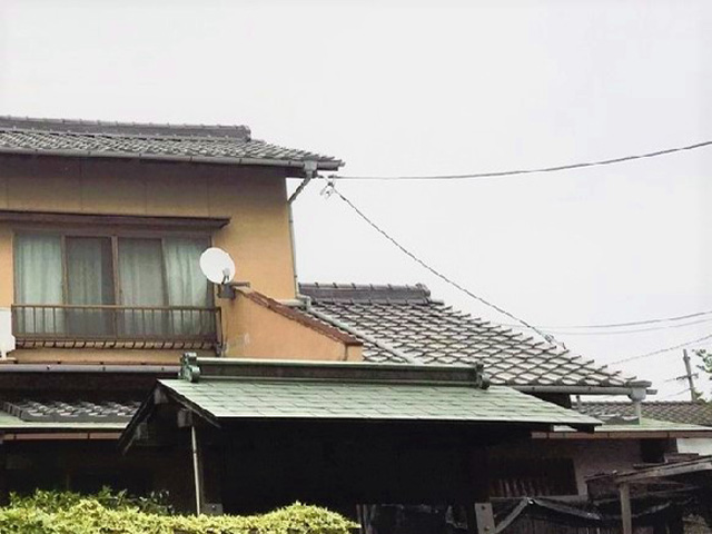 耐震も雨漏りも安心！屋根の葺き替え工事 Before
